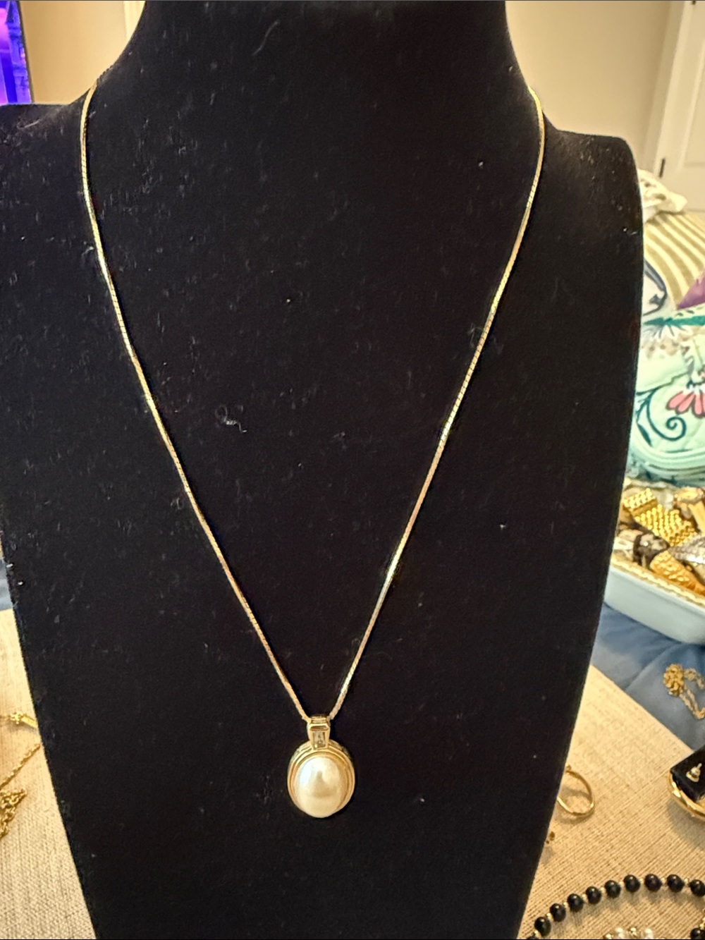 Avon Gold-Tone Pearl Drop Necklace